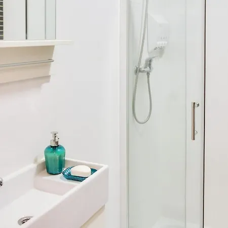 Comfortable Flat Near The Apartamento Parede