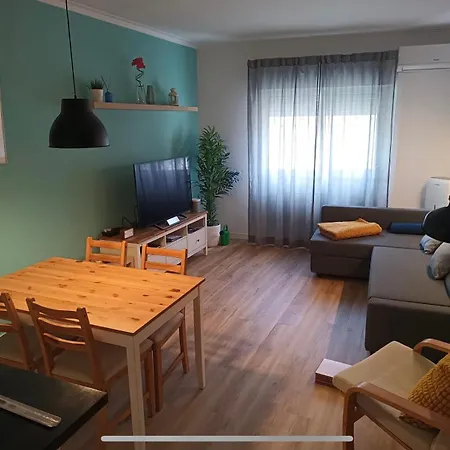 Comfortable Flat Near The * Parede